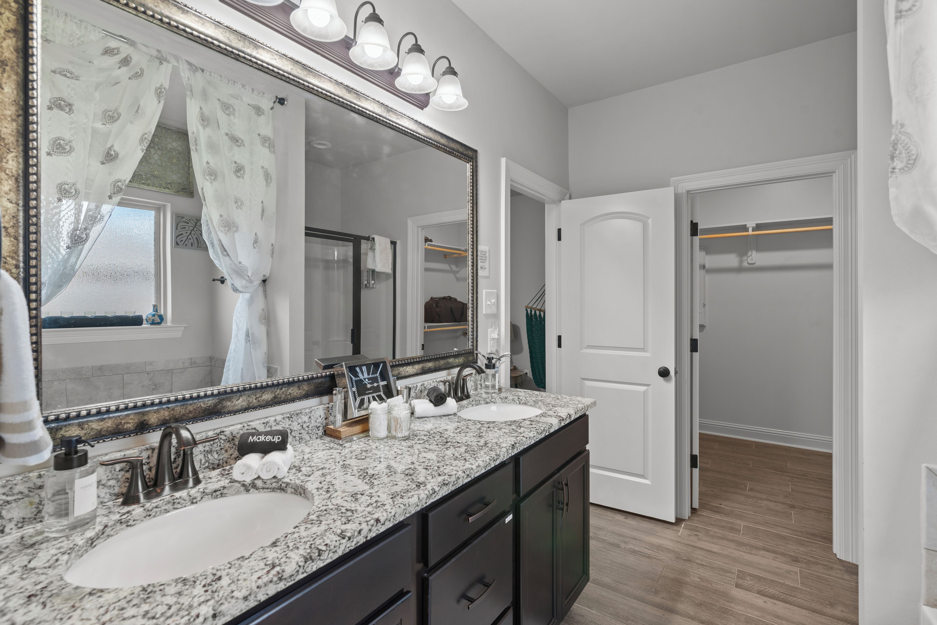 Combined shower/bathtub, hair dryer, towels, soap