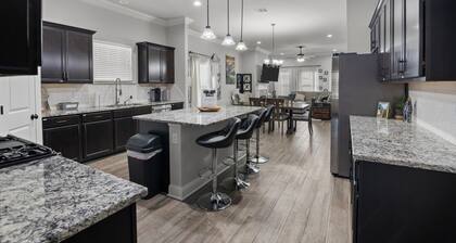 Zen House, a peaceful sanctuary! Tv in each room.