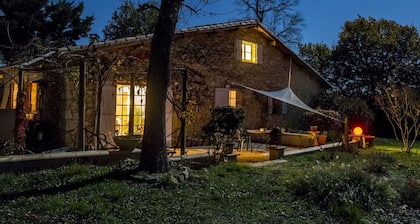 Chambres d'hôtes, Stella - Quiet former sheepfold with swimming pool and panoramic view