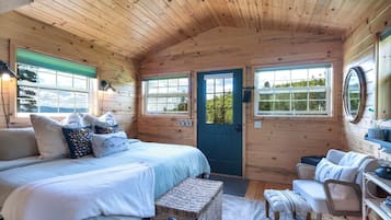 1 bedroom, travel cot, WiFi, bed sheets