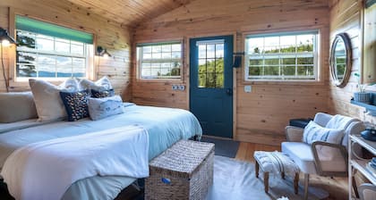 Montana cozy cabin with million $ views of Flathead Valley, 30 miles to Glacier