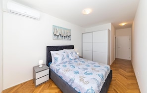 3 bedrooms, iron/ironing board, travel crib, free WiFi