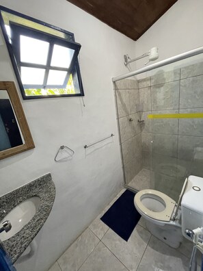 Basic Triple Room | Bathroom | Shower, rainfall showerhead, towels