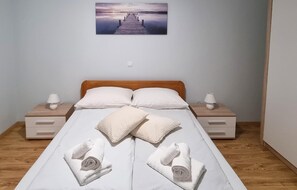 4 chambres, fer et planche à repasser, lit parapluie, Wi-Fi gratuit