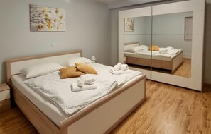 4 bedrooms, iron/ironing board, travel crib, free WiFi