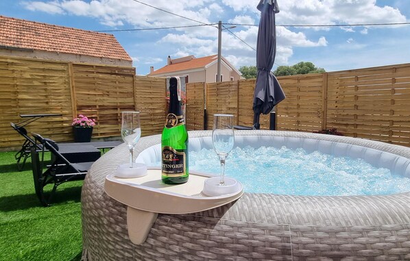 Baignoire à remous extérieure