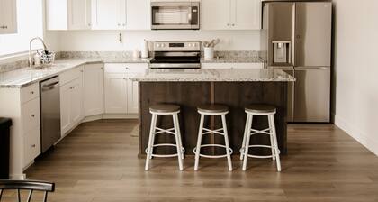 NEW Luxury Home, Garden City, Bear Lake, 15 Bed, IDEAL BEACH ACCESS