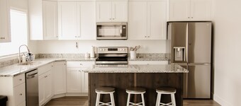 NEW Luxury Home, Garden City, Bear Lake, 15 Bed, IDEAL BEACH ACCESS