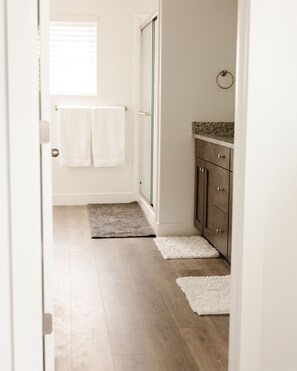 6 chambres, lit parapluie, Wi-Fi, draps fournis