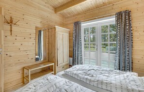 3 bedrooms, free WiFi - 4 bedroom amazing home in Nexø (Nexø)
