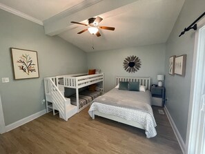 2 bedrooms, desk, iron/ironing board, free WiFi