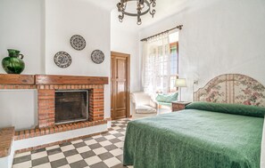 6 bedrooms, iron/ironing board, travel cot, free WiFi - 6 bedroom beautiful home in Tocon (Tocon)