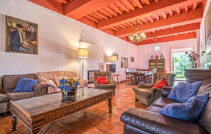 Fireplace, DVD player, stereo - 6 bedroom beautiful home in Tocon (Tocon)