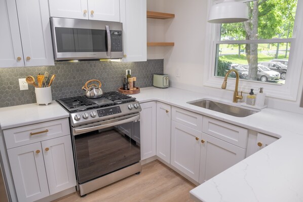 Fridge, microwave, oven, stovetop - Luxe Waterfront Retreat w/ Infrared Sauna & Red Light. Near New Paltz (wallkill)