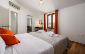 2 bedrooms, in-room safe, travel crib, free WiFi