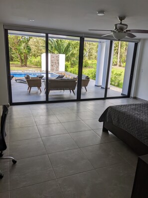 6 bedrooms, desk, free WiFi, bed sheets