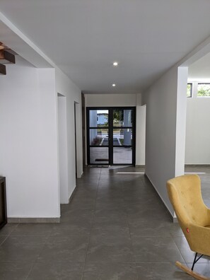 المنشأة من الداخل