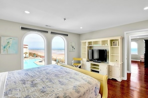 3 bedrooms, iron/ironing board, travel cot, free WiFi