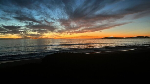 A beach with a sunset and clouds. - Private In Law Unit In Beachfront Neighborhood Steps To Sand Walk To Restaurants (Half Moon Bay)