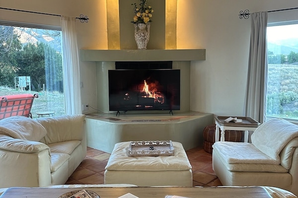 Smart-TV, bøker, stereoanlegg og printere