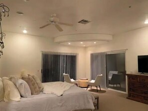 3 Schlafzimmer, Zimmersafe, Schreibtisch, Bügeleisen/Bügelbrett