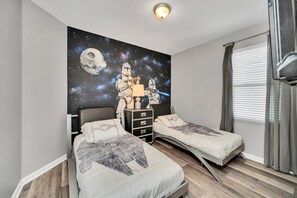 8 bedrooms, free WiFi, bed sheets