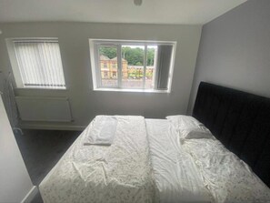 3 slaapkamers, een kluis op de kamer, een bureau