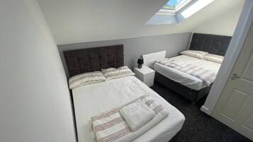 3 bedrooms, in-room safe, desk, iron/ironing board