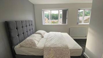 3 bedrooms, in-room safe, desk, iron/ironing board