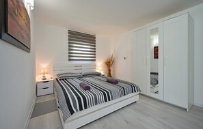 2 quartos, berço de viagem, Wi-Fi de cortesia, roupa de cama