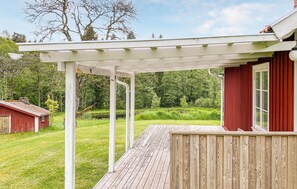 Property grounds - Stunning home in Tranhult with kitchen (Tranhult)