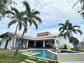 Outdoor pool - Whole house in Playa Punta Chame with pool and gazebo just steps from the ocean! (Panama Oeste, Chame)