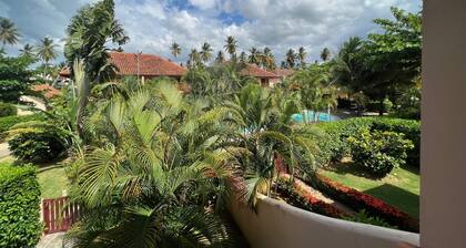 4 bedrooms/3baths townhouse best location 2 min to the Beach