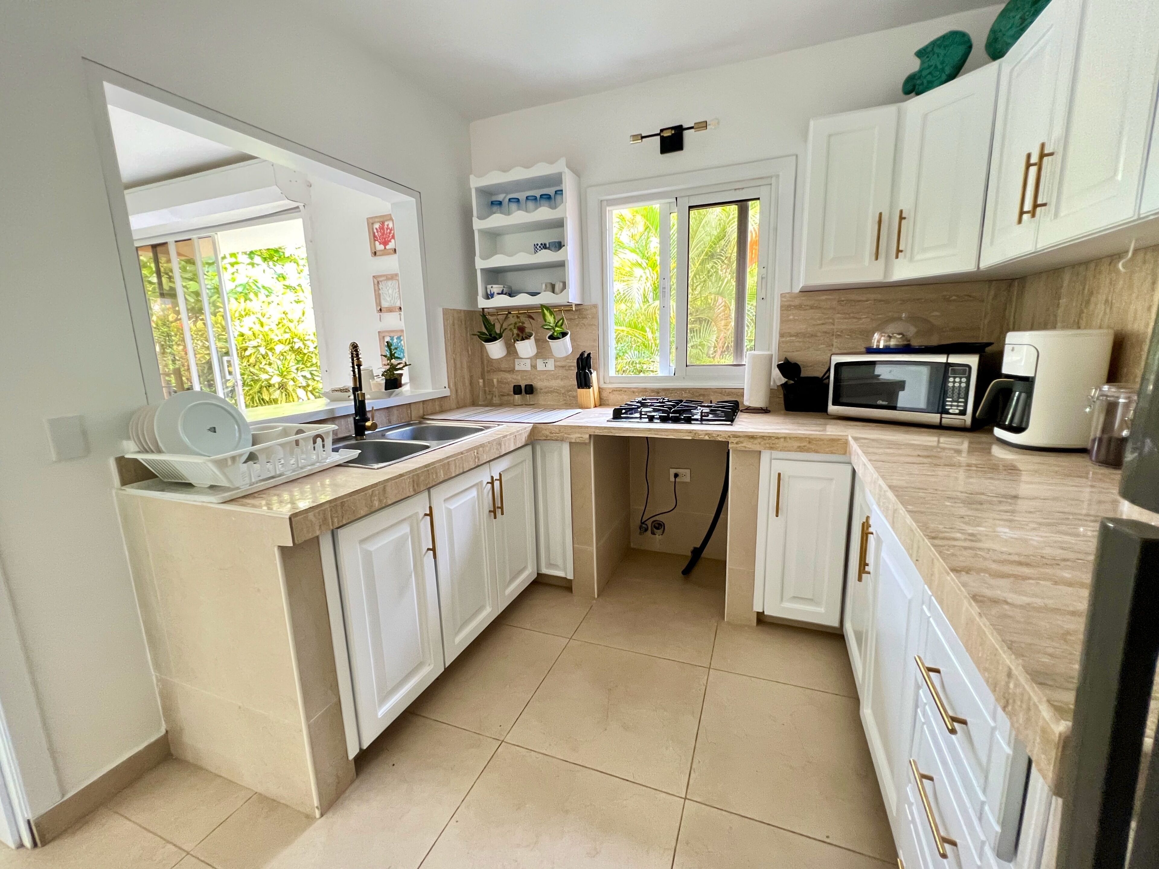 冰箱、微波炉、烤箱、炉灶