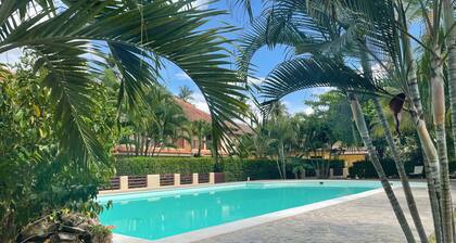 4 bedrooms/3baths townhouse best location 2 min to the Beach