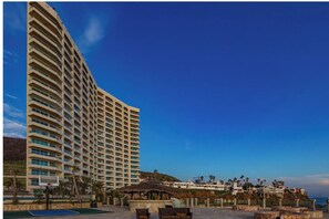 Property grounds - Las Olas grand Oceanfront Luxury Condominium (Calafia   Rosarito Baja California)