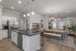 Fridge, microwave, oven, stovetop - Luxe, Central, & Contemporary - A Modern Utopia!
Tv in each room. (Shreveport)