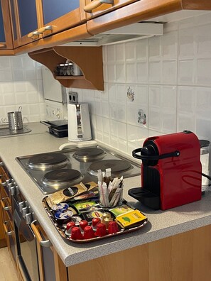 Réfrigérateur, micro-ondes, four, lave-vaisselle