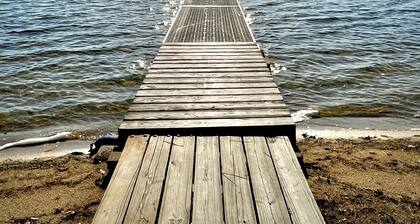 Big Twin Lodge-Spacious, Lake Life, Off-Roading, Snowmobiling, Wooded Seclusion!