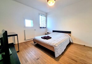 2 chambres, bureau, fer et planche à repasser, Wi-Fi gratuit