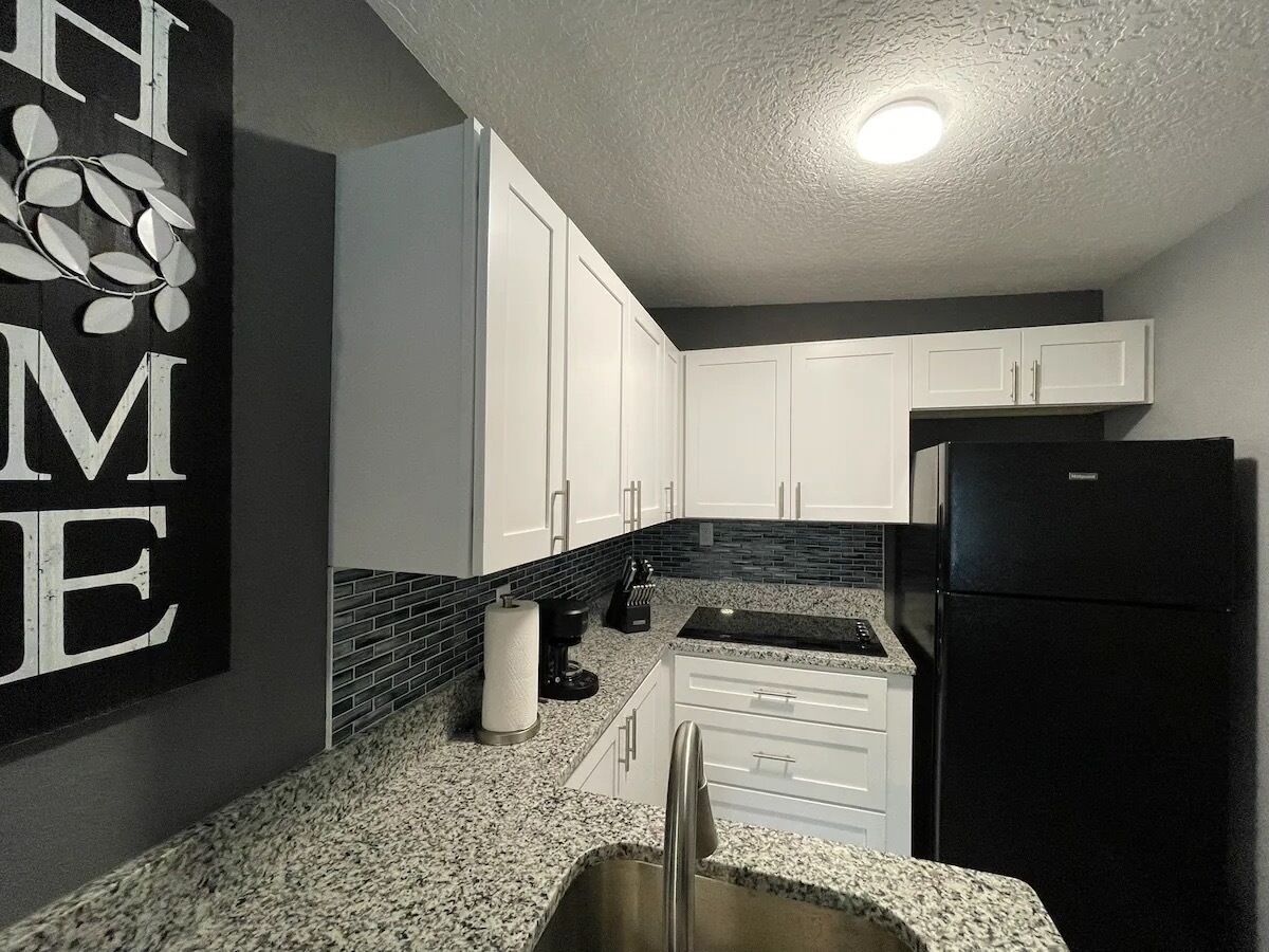 ثلاجة، ميكروويف، فرن، موقد طهي مسطح