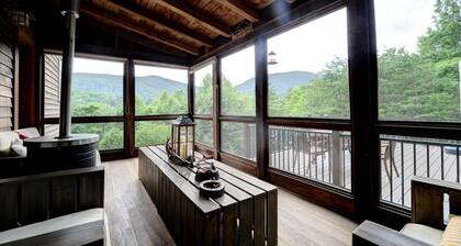 Private Luxury Cabin, Stunning Mountain Views & Hot Tub by Shenandoah