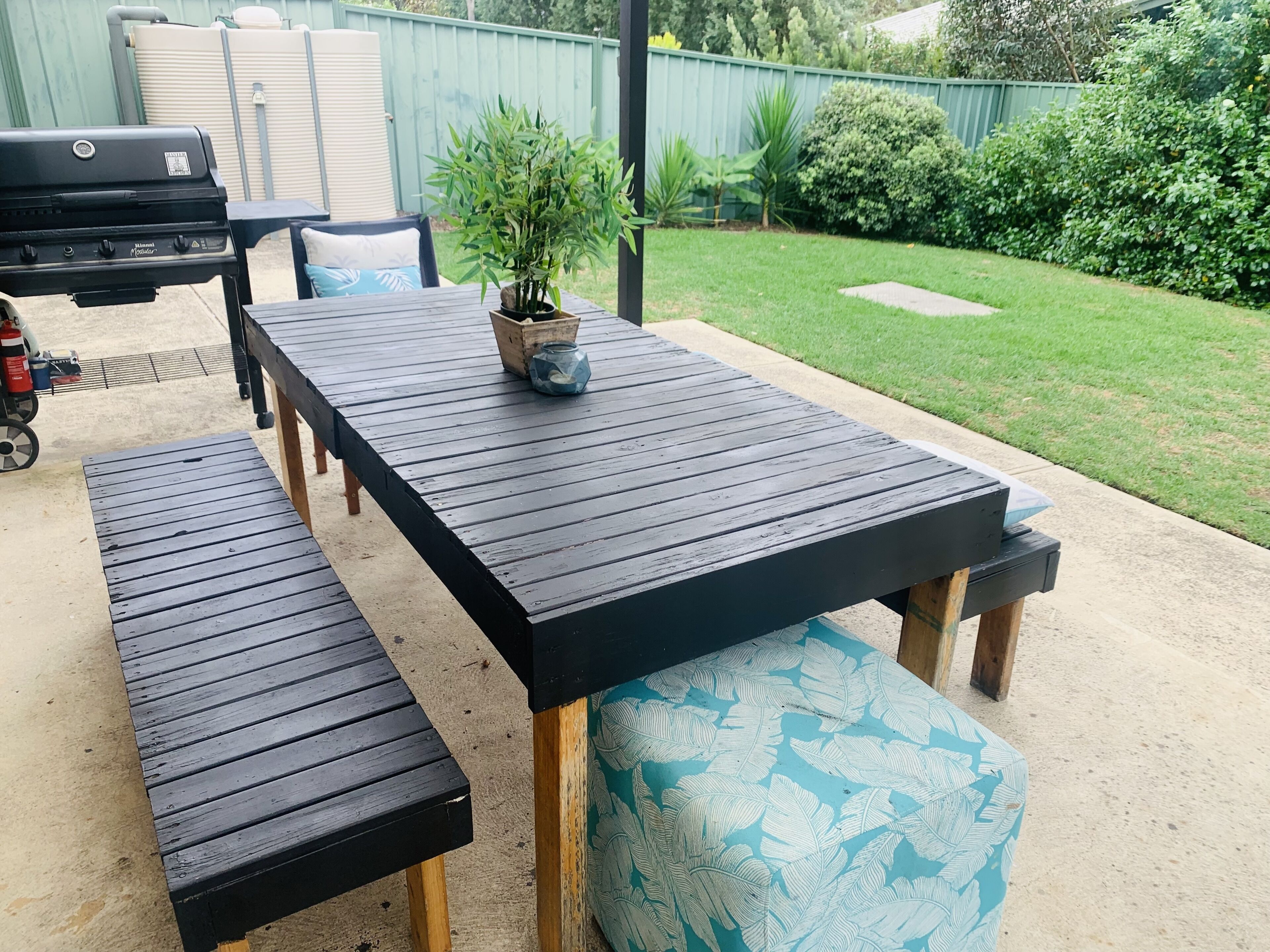 Large house set amongst the vineyards — image 17