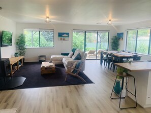 Smart TV, video games - Large house set amongst the vineyards (McLaren Flat)