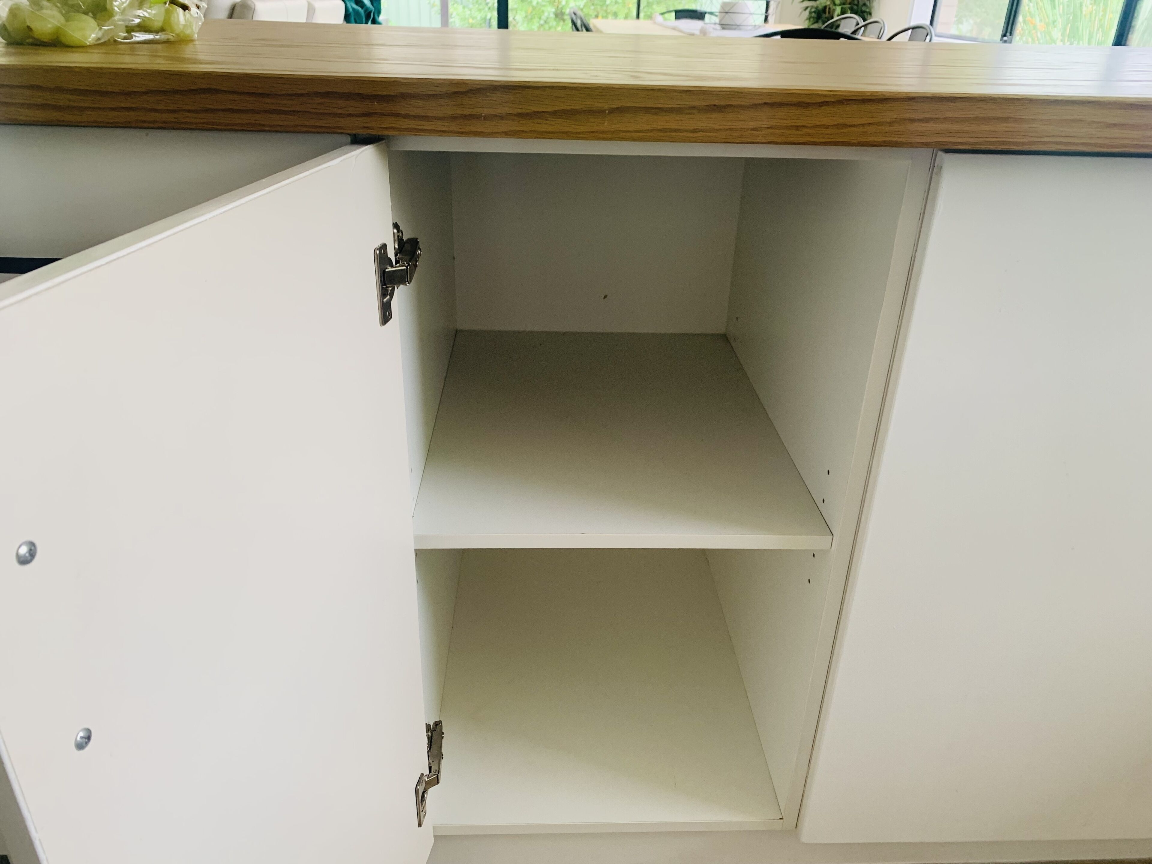 Large house set amongst the vineyards — image 4