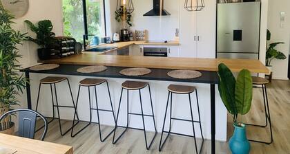 Large house set amongst the vineyards