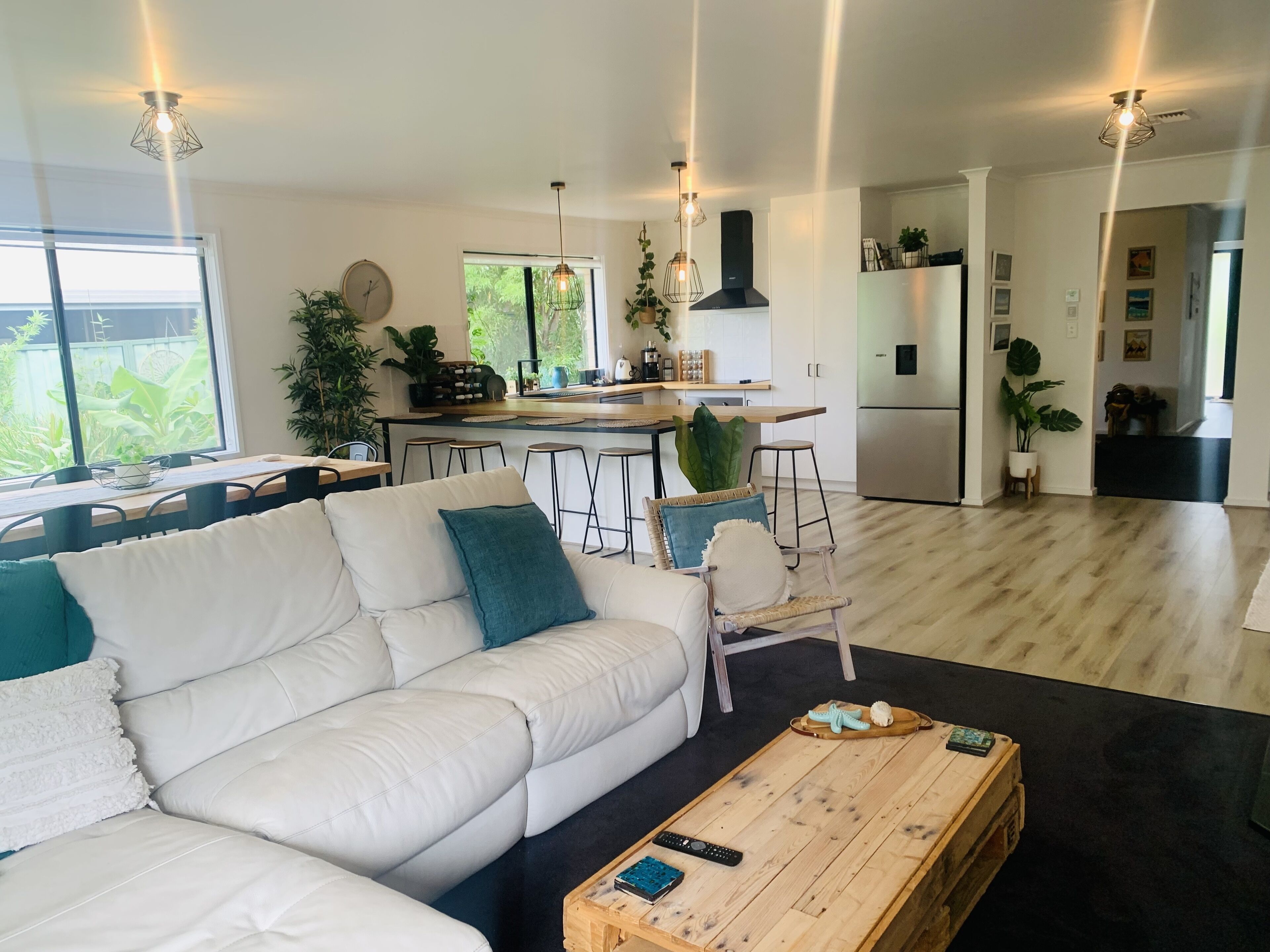 Large house set amongst the vineyards — image 27