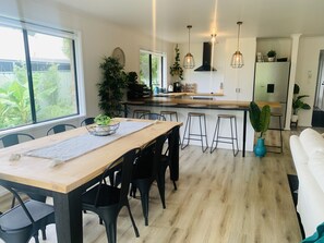 Dining - Large house set amongst the vineyards (McLaren Flat)
