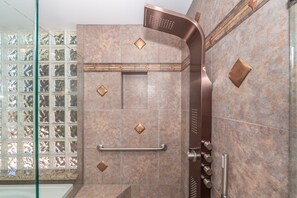 Combined shower/bathtub, hair dryer, towels, soap - Red Desert Oasis-new infrared outdoor sauna/hot tub/views--walk to 4 trailheads! (Sedona)