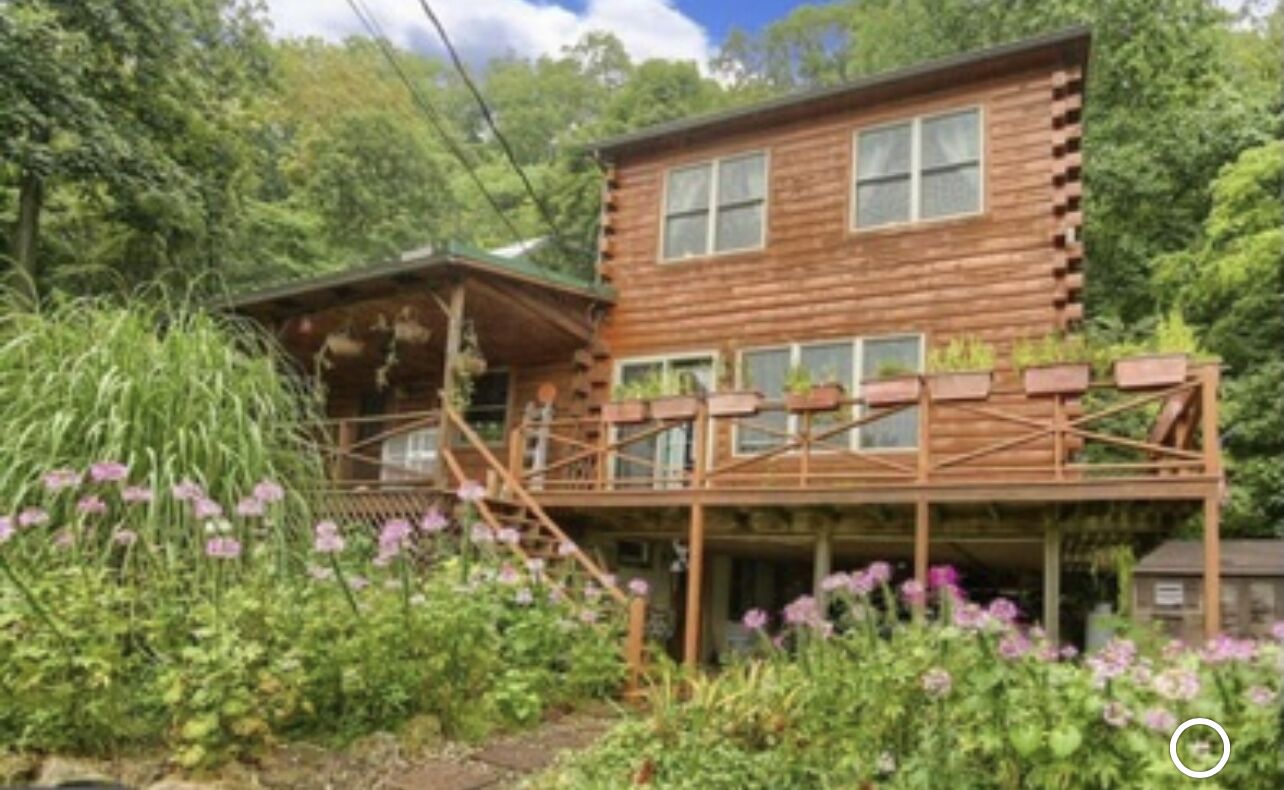 Mountain Retreat @ Red Barn Farm - Lower-Level Suite